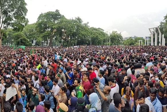 Thousands of people gather at the central Shaheed Minar in the capital on 3 August.